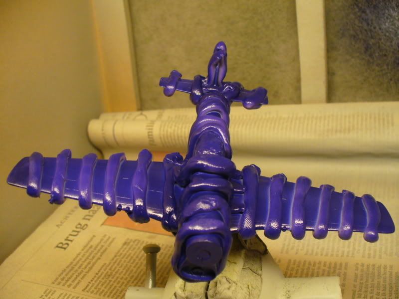 Blu Tack vs. Silly putty FineScale Modeler Essential magazine for